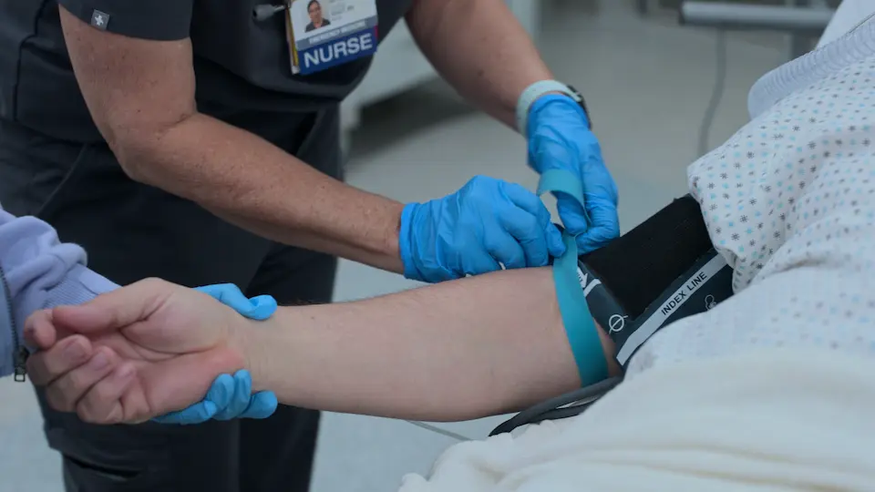 500 cc de sang retirés dans une poche de donneur.