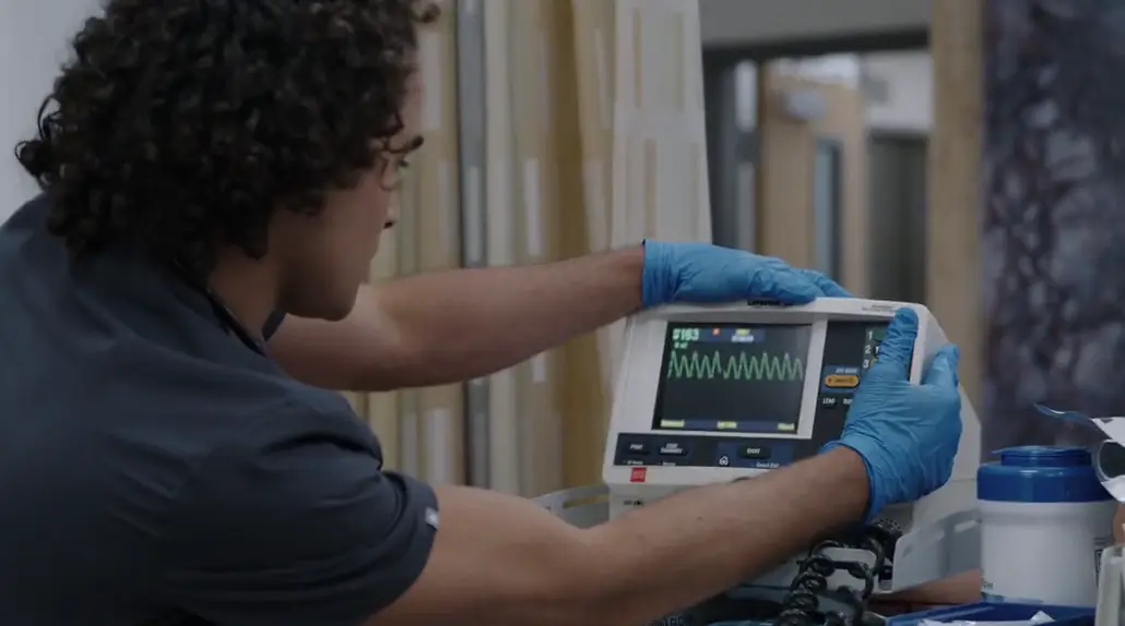 Tira de ECG mostrando Taquicardia Ventricular