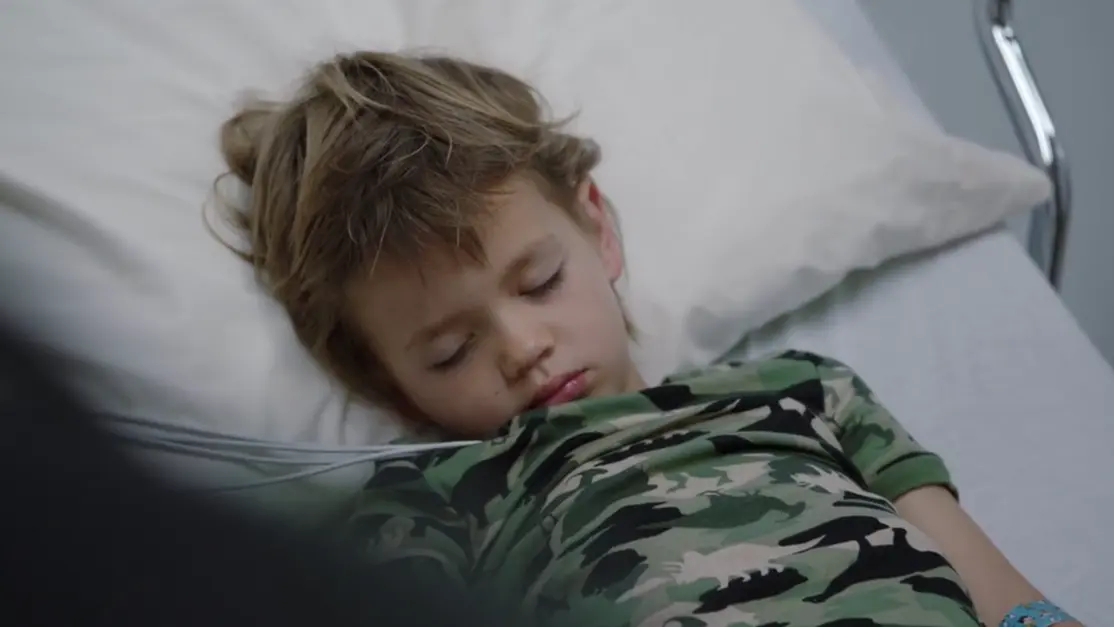 Lethargischer 4-jähriger Junge bei Ankunft in der Notaufnahme.